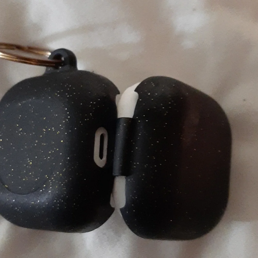 Samsung White Earbuds Case with Black Cover and Gold Keyring